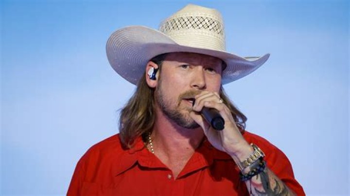 Aaron Kelly (Country Singer) - Age, Birthday, Bio, Facts, Family, Net Worth, Height & More