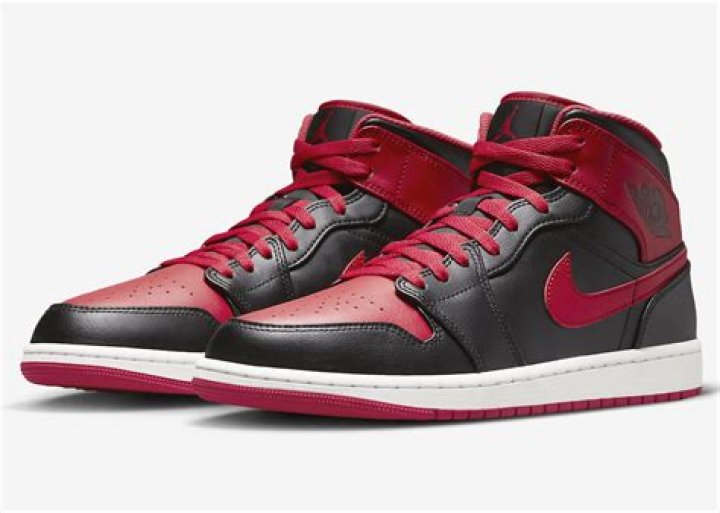 Air Jordan 1 Mid "Alternate Bred" Coming Soon: Photos