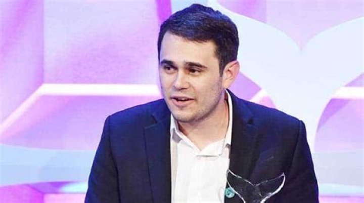 AJ Vaynerchuk Net Worth, Bio, Family, Wife. 2022