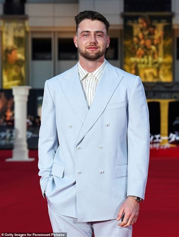 Alex Snell Net Worth 2023: What Is The "Too Hot To Handle" Star Worth?