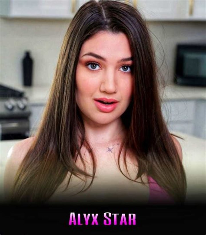 Alx James (YouTube Star) - Age, Birthday, Bio, Facts, Family, Net Worth, Height & More