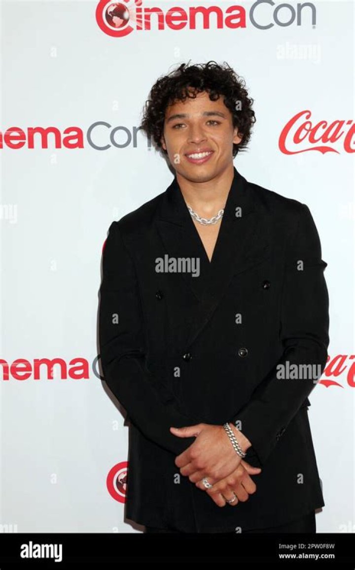 Anthony Ramos – Celebsgraphy