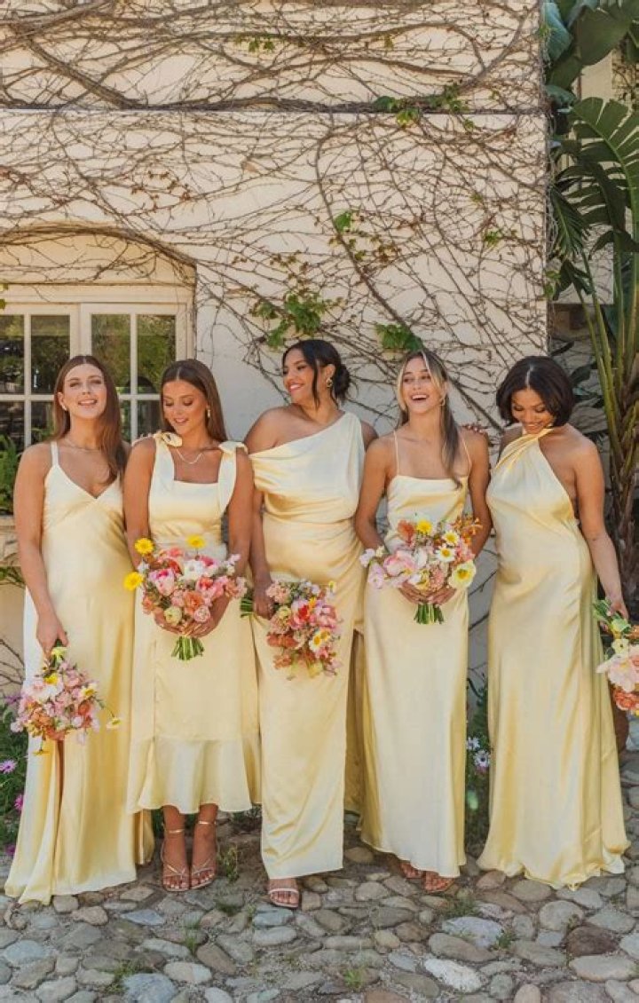 Attention, Wedding Photographers!Bridesmaids Are the “Butt” of the Joke in Outrageous New Photo Trend