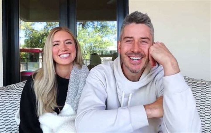Bachelor’s Arie and Lauren Luyendyk Are Sleeping in Separate Bedrooms Since Welcoming Twins  