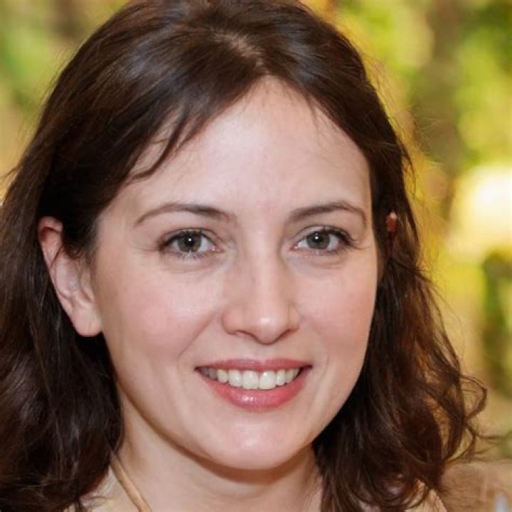 Beata Pawlikowska (Journalist) - Wiek, urodziny, bio, fakty, rodzina, wartość netto, wzrost i więcej