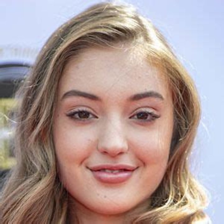 Bella Podaras (TV Actress) - Age, Birthday, Bio, Facts, Family, Net Worth, Height & More