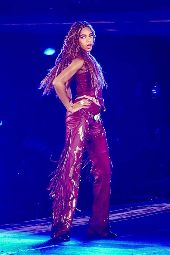 Beyonce Performing With Blue Ivy On Stage