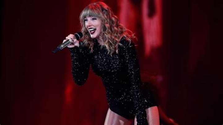 Bye, Big Machine! Taylor Swift Shockingly Changes Record Label To Universal Music Group