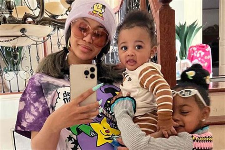 Cardi B Adorably Sings ‘Apples and Bananas’ to Her Daughter Kulture and It’s So Sweet