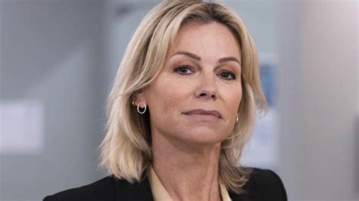 Caroline Neron (TV Actress) - Age, Birthday, Bio, Facts, Family, Net Worth, Height & More