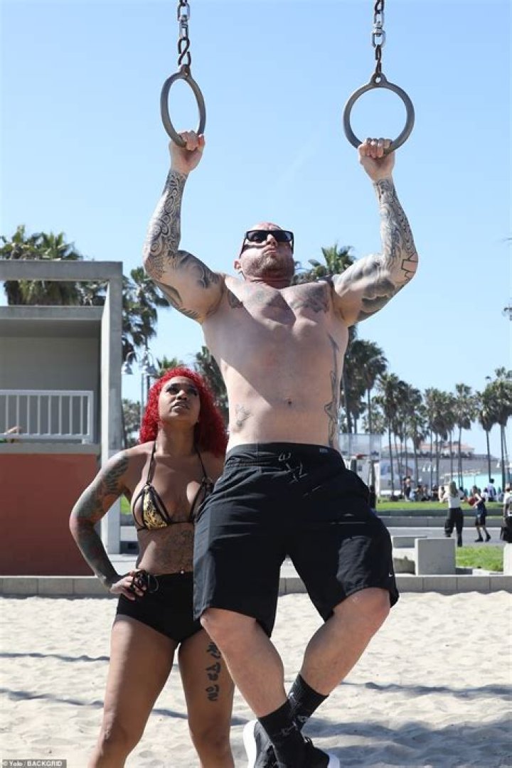 Chet Hanks & MMA Fighter GF Melissa Maysing Get Up Close & Personal During Venice Beach Workout