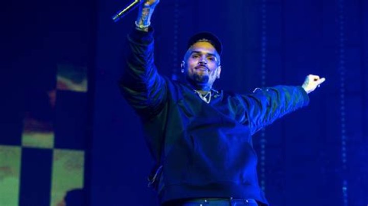 🔥 Chris Brown’s Wild Dance Moves Go Viral, Fan Chooses "11:11" Tour Over Engagement