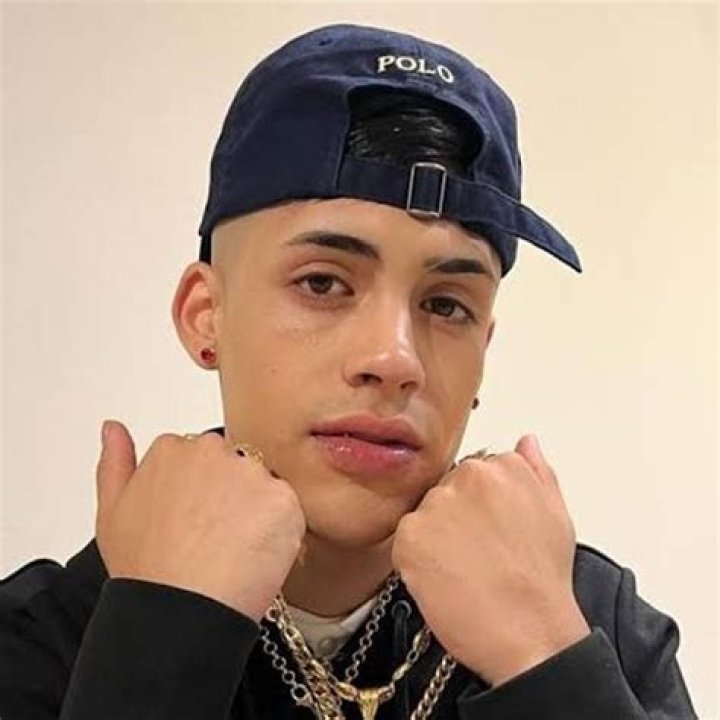 Cris MJ (Reggaeton Singer) - Age, Birthday, Bio, Facts, Family, Net Worth, Height & More