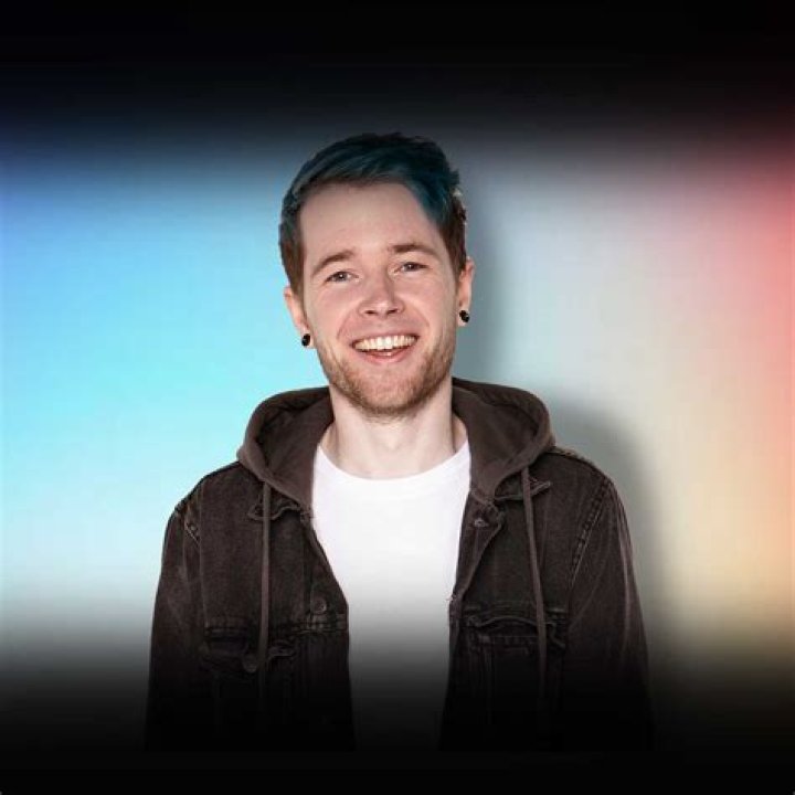 DanTDM (YouTube Star) - Age, Birthday, Bio, Facts, Family, Net Worth, Height & More