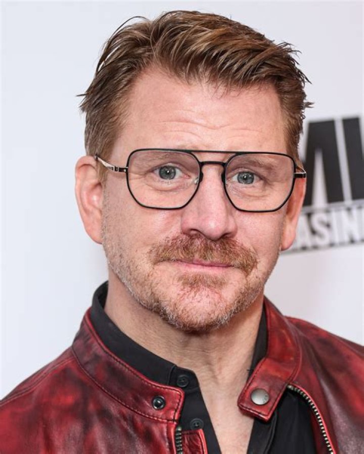 Dash Mihok (Movie Actor) - Age, Birthday, Bio, Facts, Family, Net Worth, Height & More