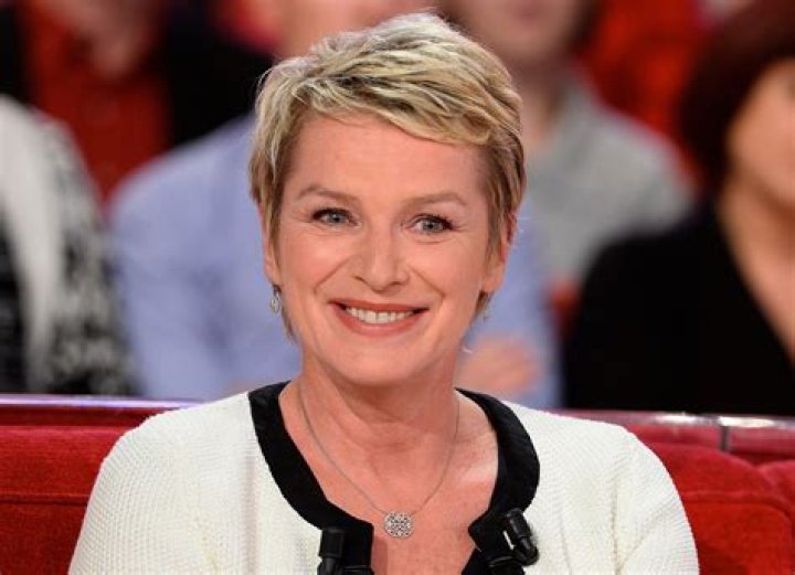 David Hallyday (Chanteuse pop) - Âge, anniversaire, biographie, faits, famille, valeur nette, taille et plus