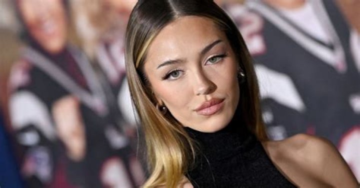 Delilah Belle Hamlin (Instagram Star) - Age, Birthday, Bio, Facts, Family, Net Worth, Height & More