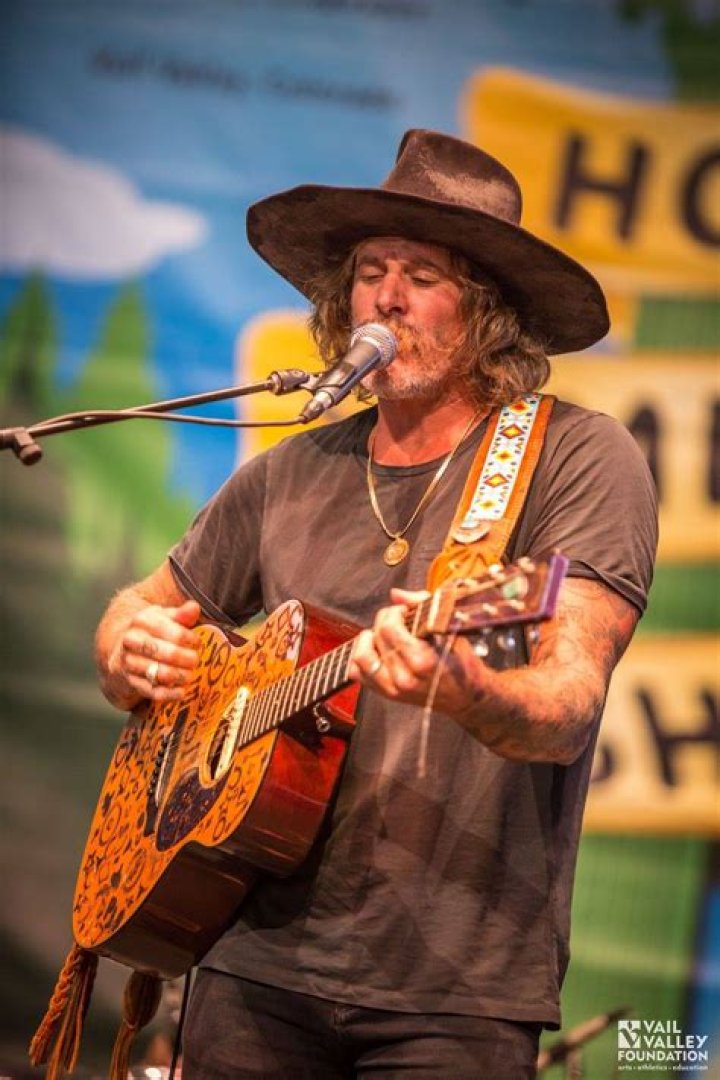 Donavon Frankenreiter (Pop Singer) - Age, Birthday, Bio, Facts, Family, Net Worth, Height & More