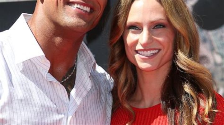Dwayne “The Rock” Johnson’s Pregnant Girlfriend Really Hopes She Doesn’t Deliver a 20-Pound Baby!