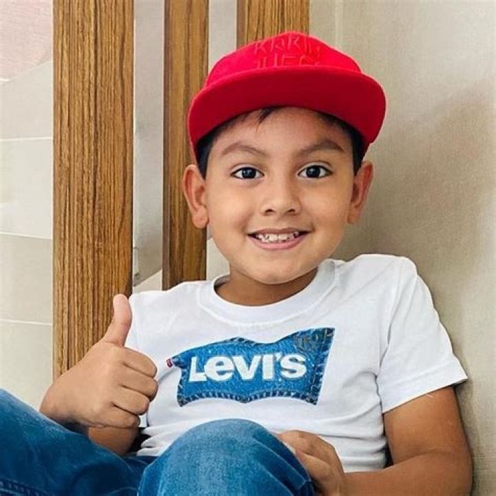 El Famous Juan (Estrella de YouTube) - Edad, cumpleaños, biografía, hechos, familia, patrimonio neto, altura y más