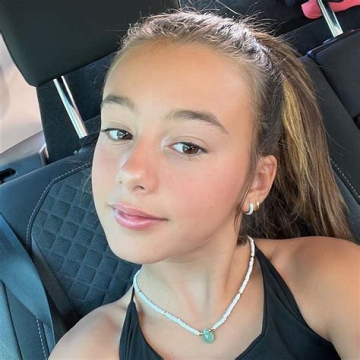 Emily Mariko (Estrella de YouTube) - Edad, cumpleaños, biografía, hechos, familia, patrimonio neto, altura y más