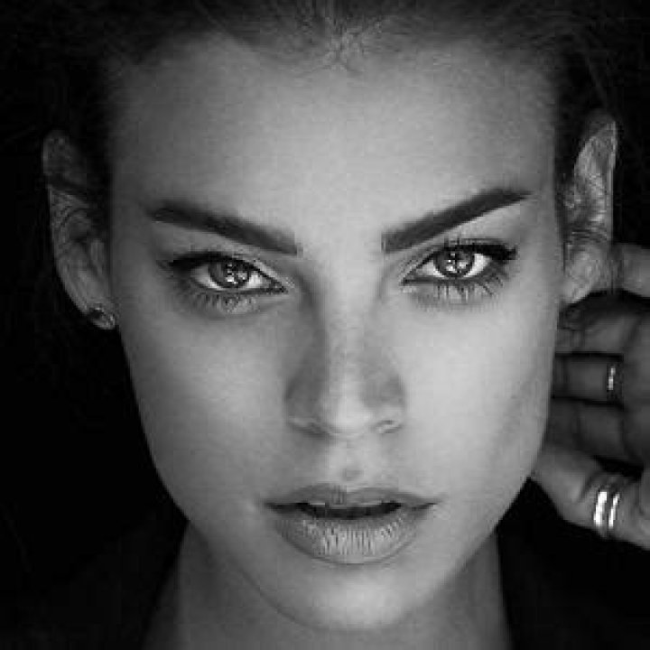 Eva Shaw Age - Bio, Wiki, Height, Net Worth, Relationship (2023)