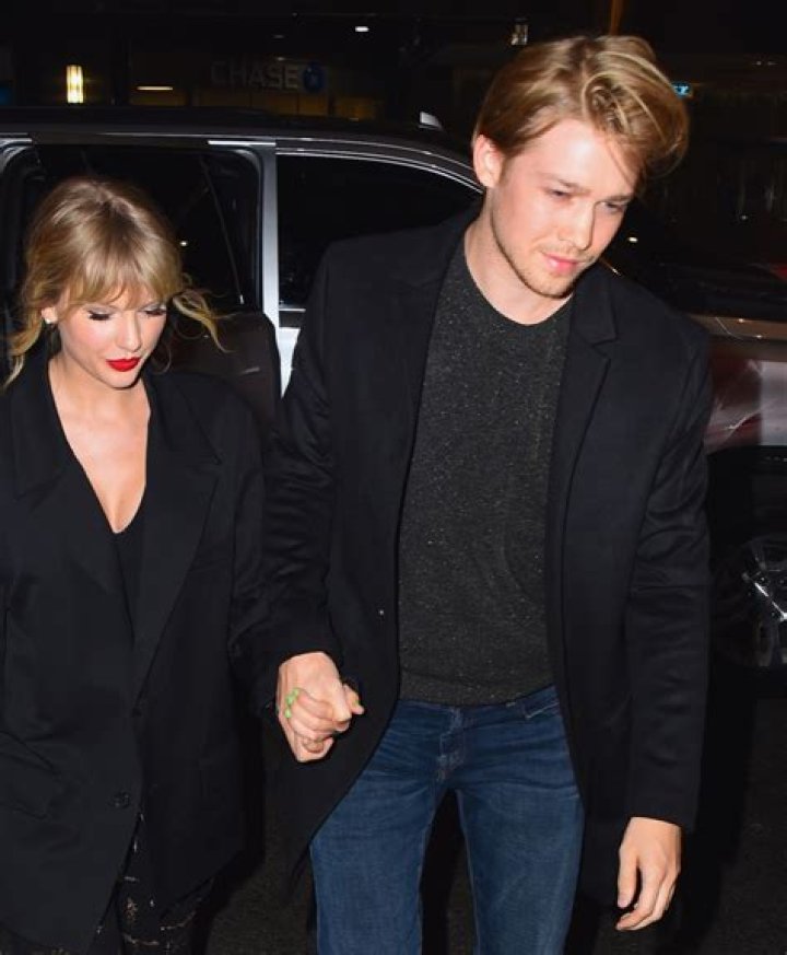 ExclusiveIt’s a Love Story! Taylor Swift and Joe Alwyn Are Engaged After More Than 5 Years Together