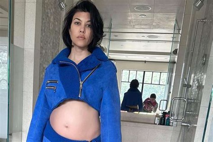 Halsey Trolls Fans Who Think She’s Pregnant: ‘Jokes On U’