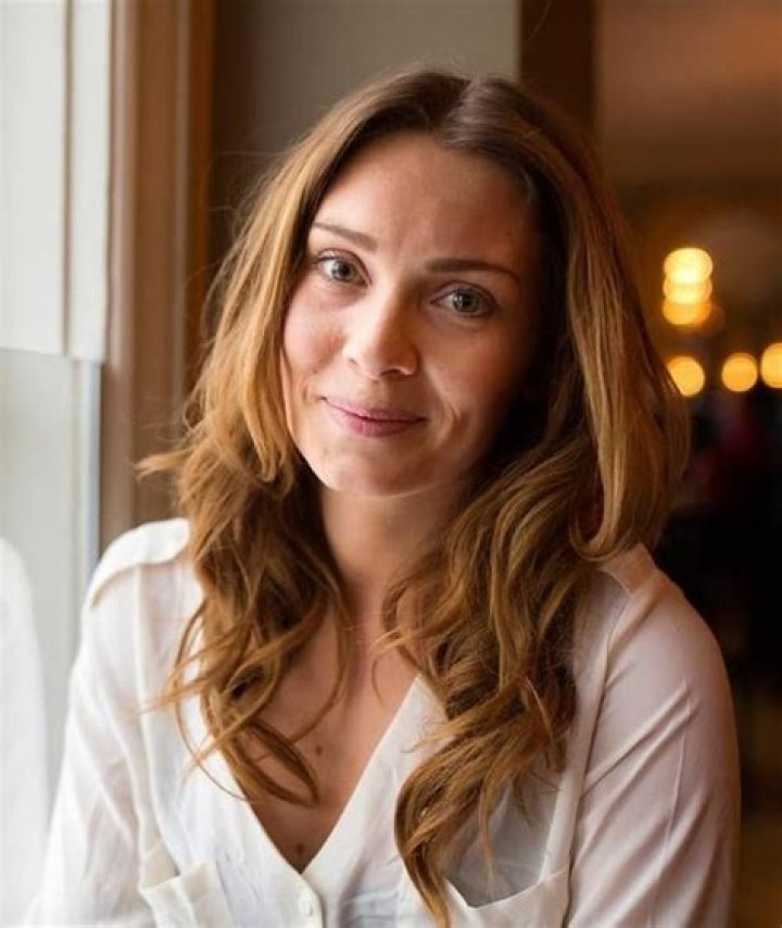 How tall is Aliette Opheim