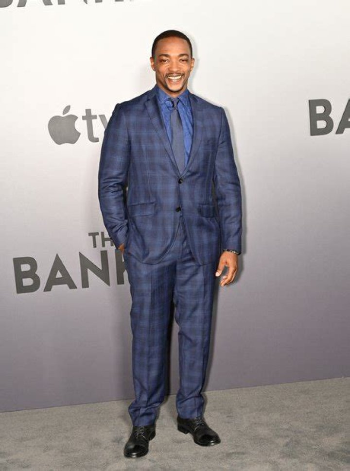 How tall is Anthony Mackie