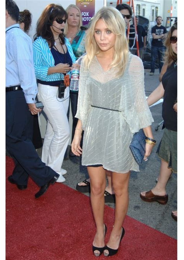 How tall is Ashley Olsen