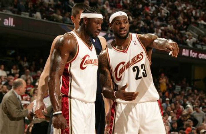 How tall is Ben Wallace