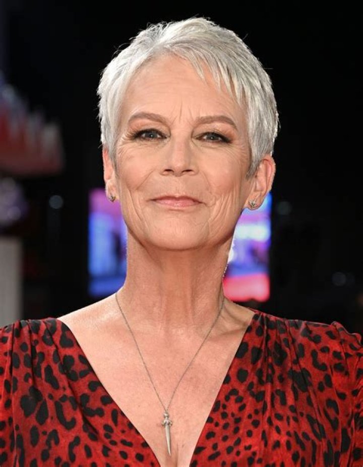How tall is Jamie Lee Curtis