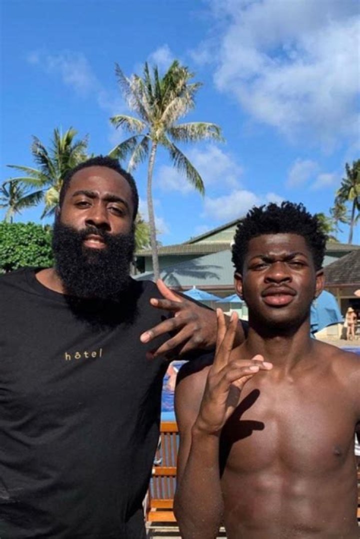 How tall is Lil Nas X