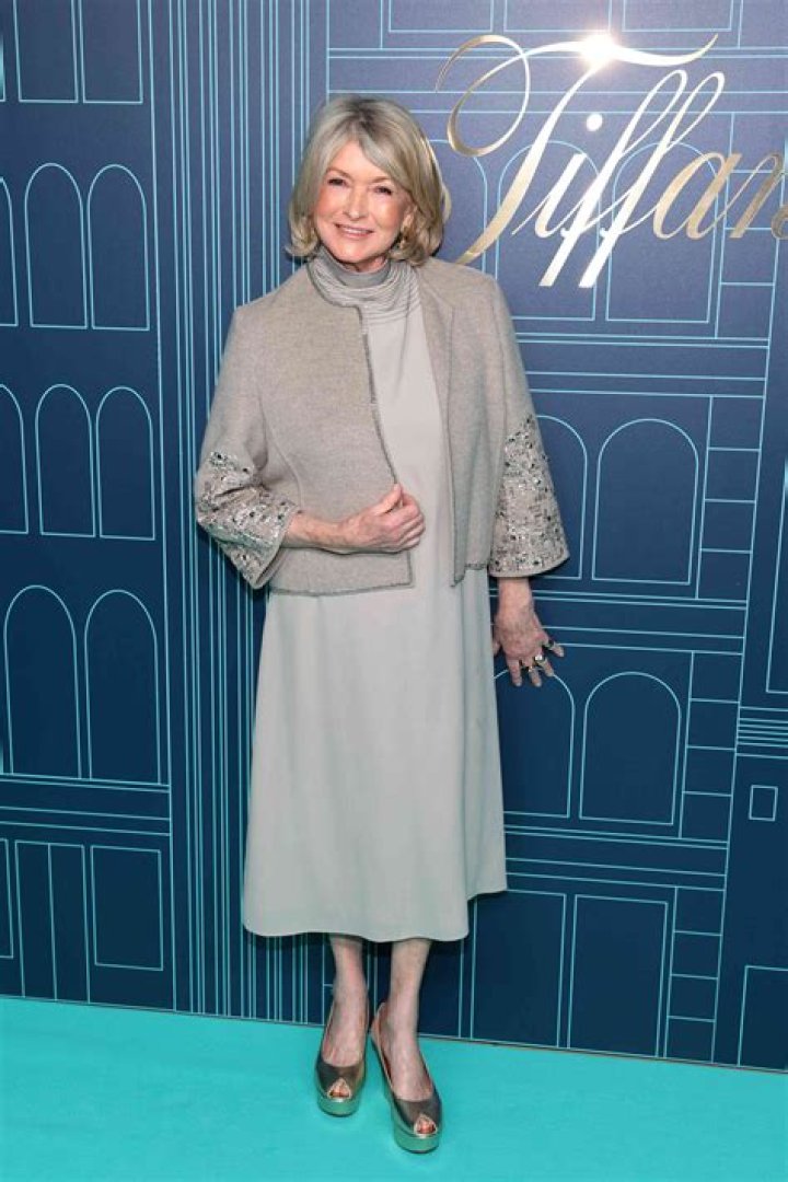 How tall is Martha Stewart