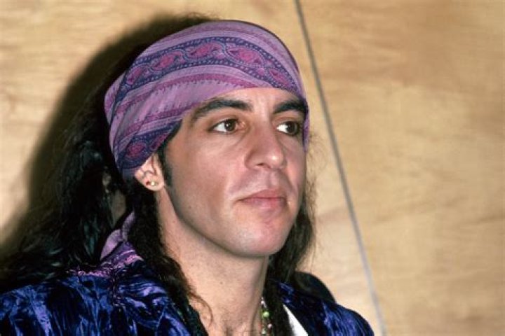 How tall is Steven Van Zandt