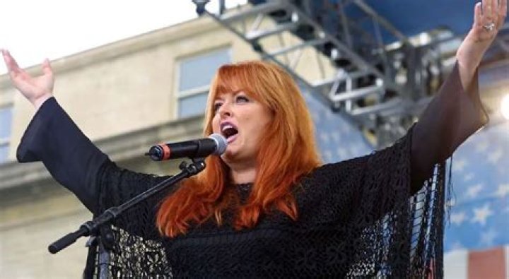 How tall is Wynonna Judd