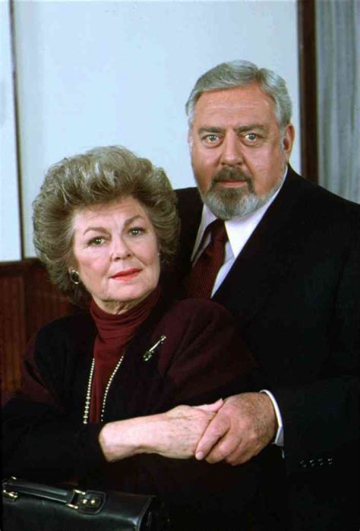 How tall was Raymond Burr