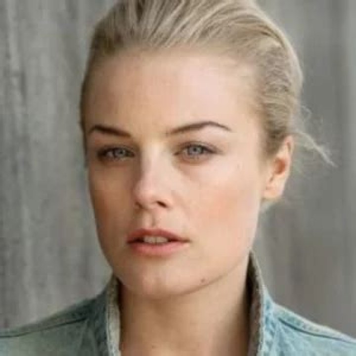 Ida Engvoll Wiki, Height, Age, Biography, Boyfriend, Net Worth, Parents, Family & More