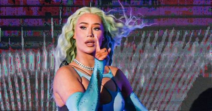 Iggy Azalea Asked To Choose Between Nicki Minaj & Cardi B On "WWHL"