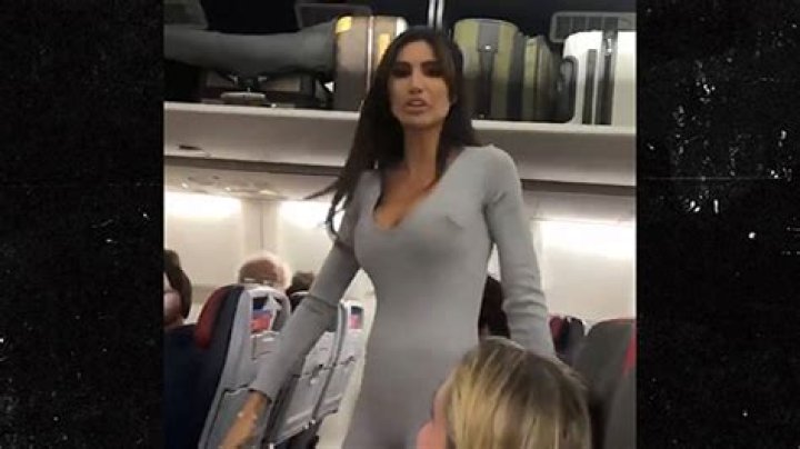 Instagram Fitness Model Jen Selter Gets Kicked off American Airlines Flight for Standing up During Delay