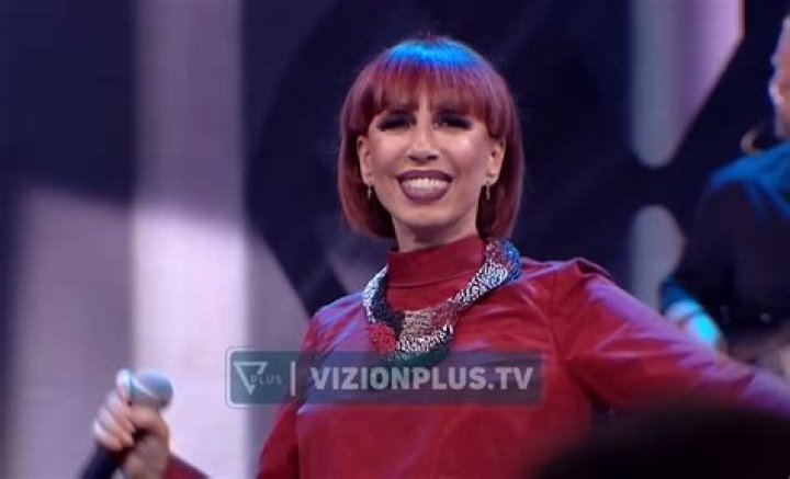Irma Libohova (Chanteur folk) - Âge, anniversaire, biographie, faits, famille, valeur nette, taille et plus