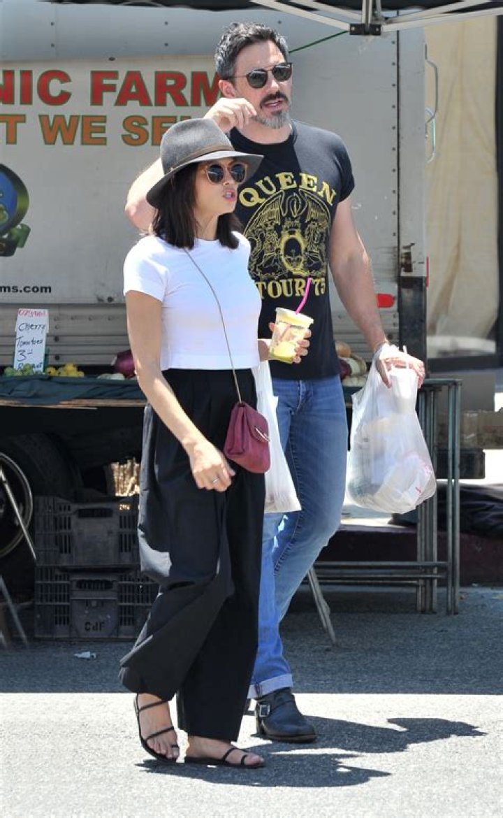 Jenna Dewan and Boyfriend Steve Kazee Step Out for a Sweet Date at the Farmers’ Market — See Photos!