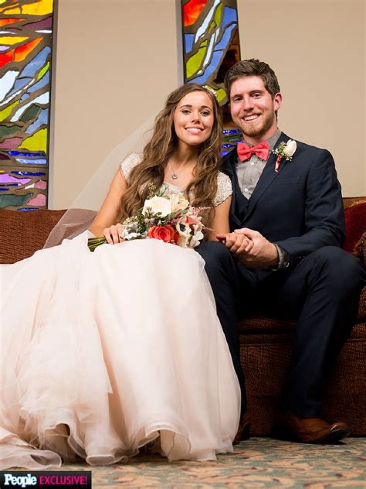 Jessa Duggar and Ben Seewald’s Wedding Photo Has a Major Photoshop Fail — You’re Welcome