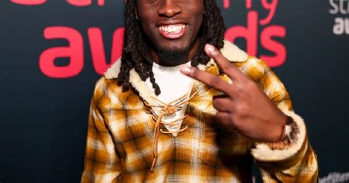 Kai Cenat Demands Twitch To Unban IShowSpeed, Speed Gets On Knees In Front Of Twitch CEO