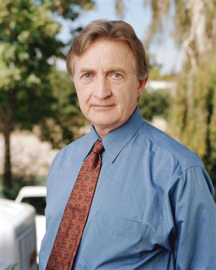 Ken Jenkins (TV Actor) - Age, Birthday, Bio, Facts, Family, Net Worth, Height & More