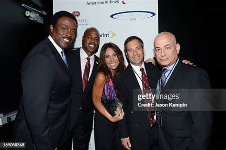 Kevin Frazier (Sportscaster) - Age, Birthday, Bio, Facts, Family, Net Worth, Height & More
