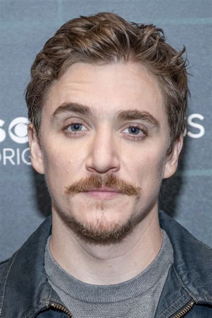 Kyle Gallner (TV Actor) - Age, Birthday, Bio, Facts, Family, Net Worth, Height & More