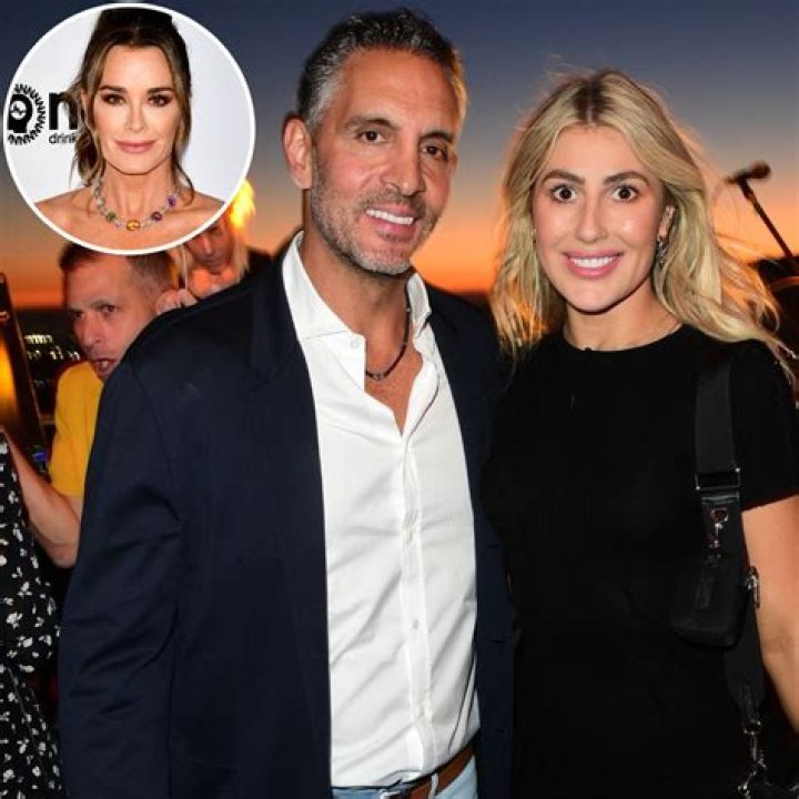 Kyle Richards on Husband Mauricio Umansky and DWTS’ Emma Slater’s PDA Photos: ‘Hurt My Feelings’