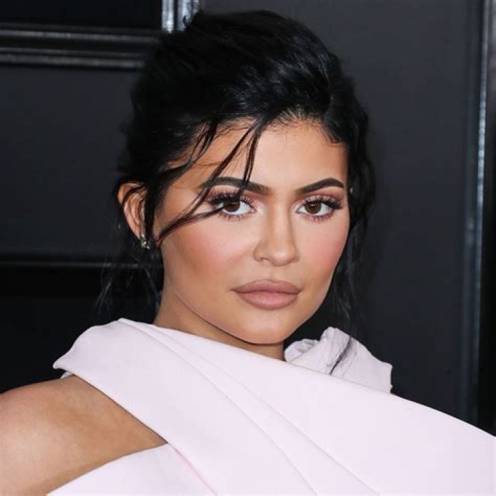 Kylie Jenner Shares Sexy Bikini Video Amid Drake Romance: ‘Boy, You Know I Love You’